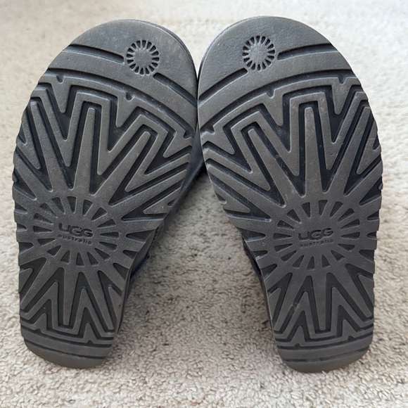 UGG Gray Tall Bailey Button. Size 10. - Picture 3 of 6